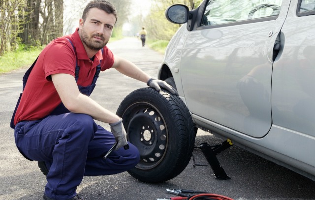 Flat tire assistance tow service duluth ga